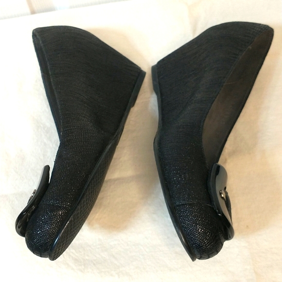 Final price drop. Stuart Weitzman EUC SZ 7 black leather (suede lined) wedges. - Picture 4 of 7